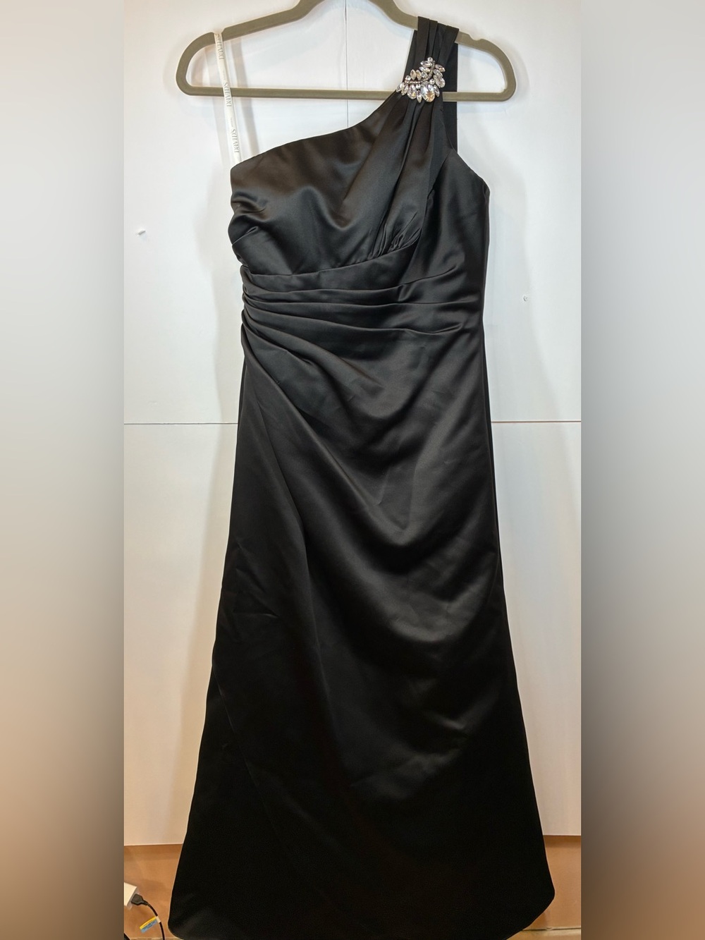 David's Bridal Size 8 Black One Shoulder Satin Formal Gown Rhinestone Accent